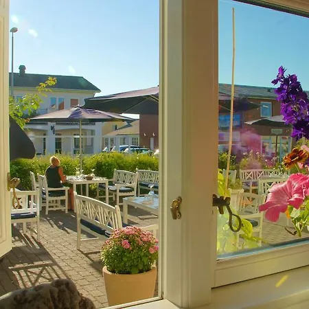 Ballen Hotel Tranebjerg